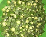 ભીંડા નું લોટવાળુ શાક (Bhinda Lot Valu Shak Recipe In Gujarati) રેસીપી સ્ટેપ1ફોટો