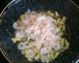 Foto del paso 3 de la receta: Espaguetis con gambas y champiñones al ajillo