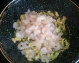Foto del paso 3 de la receta: Espaguetis con gambas y champiñones al ajillo