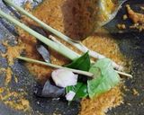 Foto langkah ke 1 dari resep Kare Ayam Telur.