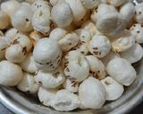 મખાના ભેળ (Makhana Bhel Recipe in Gujarati) રેસીપી સ્ટેપ1ફોટો