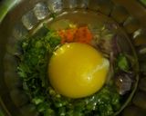 A picture of step 3 of Noodles stuffed omelette.