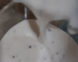 A picture of step 3 of Banana and date shake.