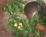 Foto langkah ke 3 dari resep Sayur Bening Daun Kelor.