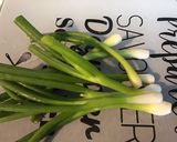 Une image de l'étape 3 de Laitue rougette aux petits oignons blancs et herbes aromatiques.