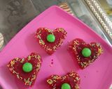 A picture of step 7 of Mini heart cakes.