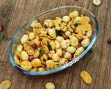 A picture of step 4 of Makhana Cornflakes Shahi Mixture !!.