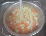 Foto del paso 3 de la receta: Lomo Centro de Cerdo c/ Arroz Primavera y Papas Salteadas, más Ensalada de Lechuga c/ Palta