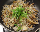 吻仔魚炒豆干 《萬用常備菜 2》的食譜步驟5照片