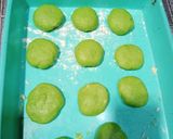 Foto langkah ke 2 dari resep Roti pandan teflon.