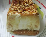 Foto del paso 5 de la receta: Tarta de queso con caramelo y piñones