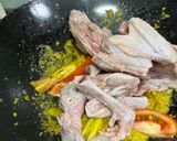 Foto langkah ke 1 dari resep Ayam Kuning Tanpa Santan.