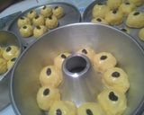 Foto langkah ke 4 dari resep Roti isi Kelapa.
