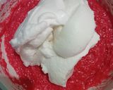 Foto langkah ke 5 dari resep Strawberry Chiffon Bliss Putih Telur (Cooked Dough).
