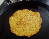 A picture of step 4 of Aloo cheela.