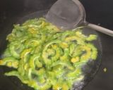 Foto langkah ke 3 dari resep Pare telur cah Sapi.