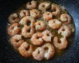 Foto del paso 4 de la receta Langostinos al ajillo con cava 🦐🍾
