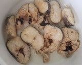 Foto del paso 1 de la receta: Pescado con tomate y chirlas  27