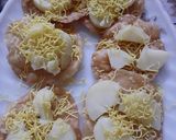 A picture of step 4 of Sev alu papri chat.
