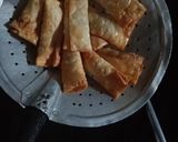 Foto langkah ke 4 dari resep Pisang Coklat Kulit Pangsit.