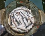 Hình bước làm 2 của món Cá Trích Kho Tiêu