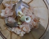 Foto langkah ke 1 dari resep Bakso ayam tanpa tepung (mpasi 8 bulan).