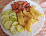Foto del paso 13 de la receta: Patatas rústicas congeladas en Freidora de Aire con calabacín y mini salchichas al Microondas