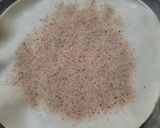 Foto del paso 4 de la receta: Tarta con espinacas, hongos, tomate y boconccinos
