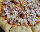Foto langkah ke 5 dari resep Pizza teflon sosis keju simpel.