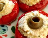 Foto del passaggio 4 della ricetta Peperoncini al forno ripieni di crema al tonno e olive