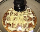 Foto langkah ke 6 dari resep Pizza Panggang Rumahan.