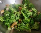 A picture of step 3 of Stir fry broccoli.
