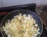 Foto del paso 1 de la receta: Salteado cebolla con mejillones