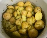 Foto del paso 3 de la receta: Papas al cilantro y chile piquín