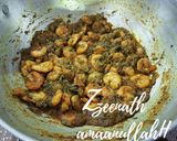 A picture of step 3 of Hariyali Prawns or Prawns with Spring Onions.