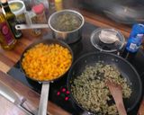 A picture of step 2 of Pasta con zucca e salsiccia.