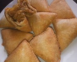 A picture of step 5 of Triangle cabbage pie.