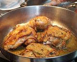 Foto del paso 2 de la receta: Trutros de pollo estofados con camote y yerbas frescas