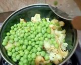 फूलगोभी,मटर की सब्जी (phoolgobhi,matar ki sabji recipe in Hindi) रेसिपी चरण 2 फोटो