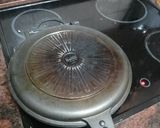 Foto del paso 4 de la receta: Tortilla de papas con cebolla sofrita y chorizo