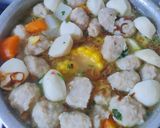 Foto langkah ke 3 dari resep Sup Bakso Sayuran.
