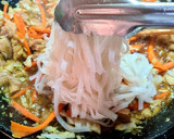 Foto del paso 3 de la receta: Chow mein de cerdo y verduras