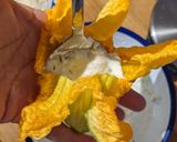 A picture of step 5 of Stuffed Pumpkin flowers with ricotta.