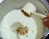 व्हाइट चॉकलेट और स्ट्रॉबेरी होट शेक (White chocolate aur strawberry hot shake recipe in Hindi) रेसिपी चरण 2 फोटो
