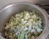 சுரைக்காய் கூட்டு (Suraikkai kootu recipe in tamil) ரெசிபி ஸ்டேப் 3 புகைப்படம்