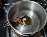 Foto langkah ke 2 dari resep Sayur Bening Daun Katuk.
