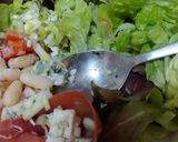 Foto del paso 4 de la receta: Ensalada tibia de Salmón, alubias y queso salsa roquefort