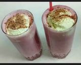 स्ट्रॉबेरी मिल्कशेक- Strawberry Milkshake recipe in Hindi ) रेसिपी चरण 5 फोटो