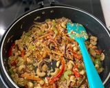 A picture of step 3 of Cashew cabbage.