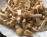 Foto del paso 1 de la receta: Sopas de ajo y setas 🍄
